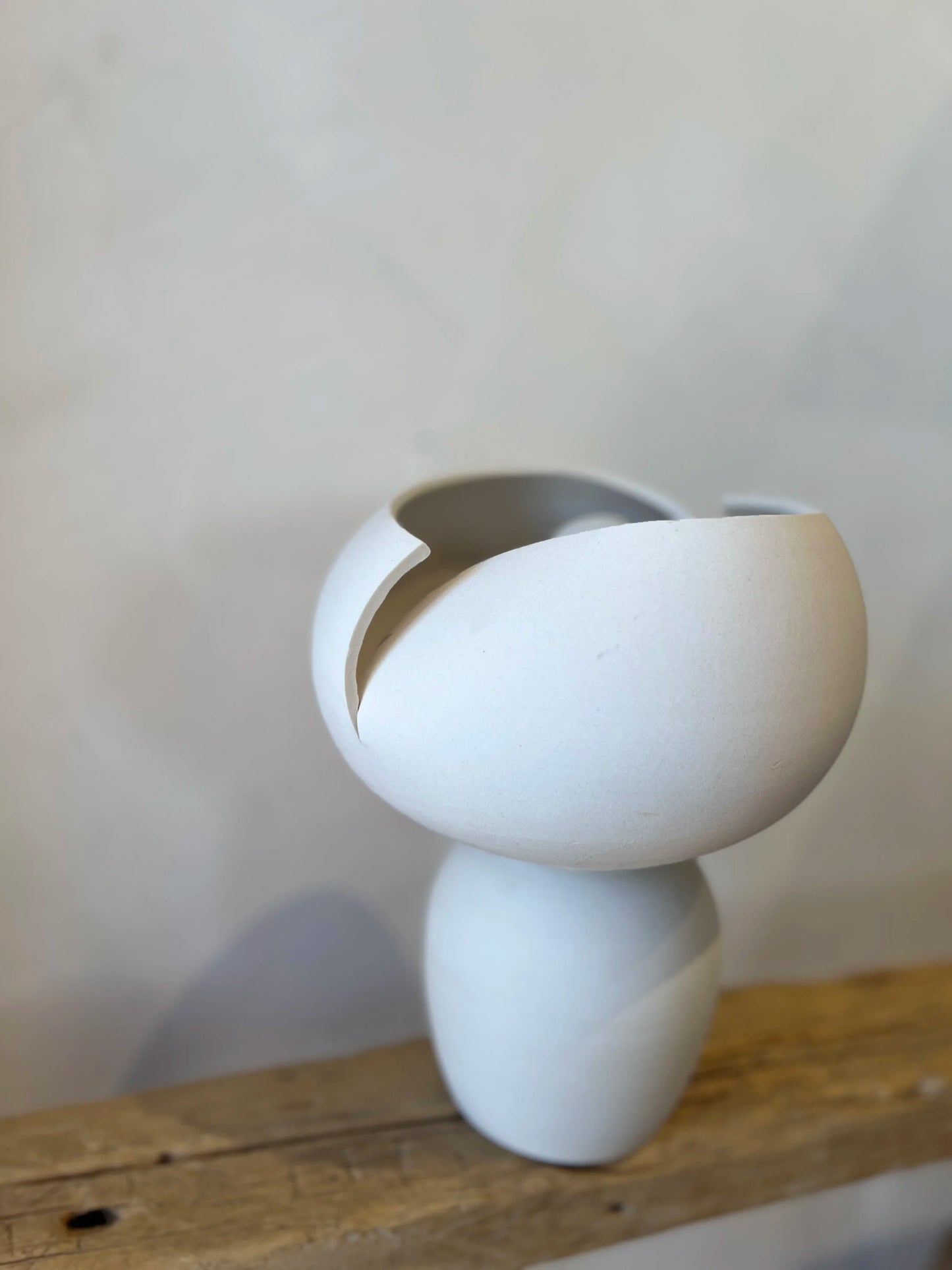 SCULPTURAL CERAMIC LAMP FROST
