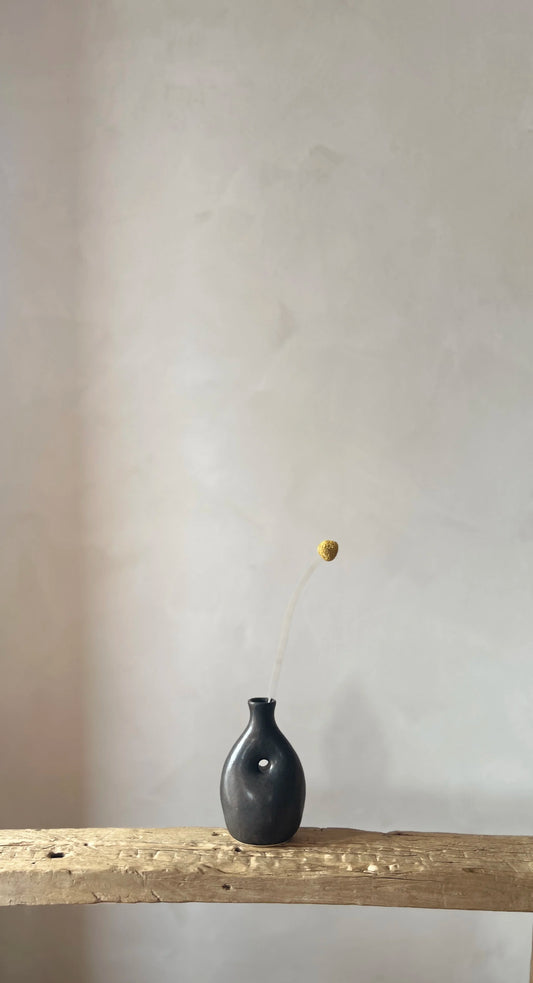 BLACK CLAY MINIMALIST VASE