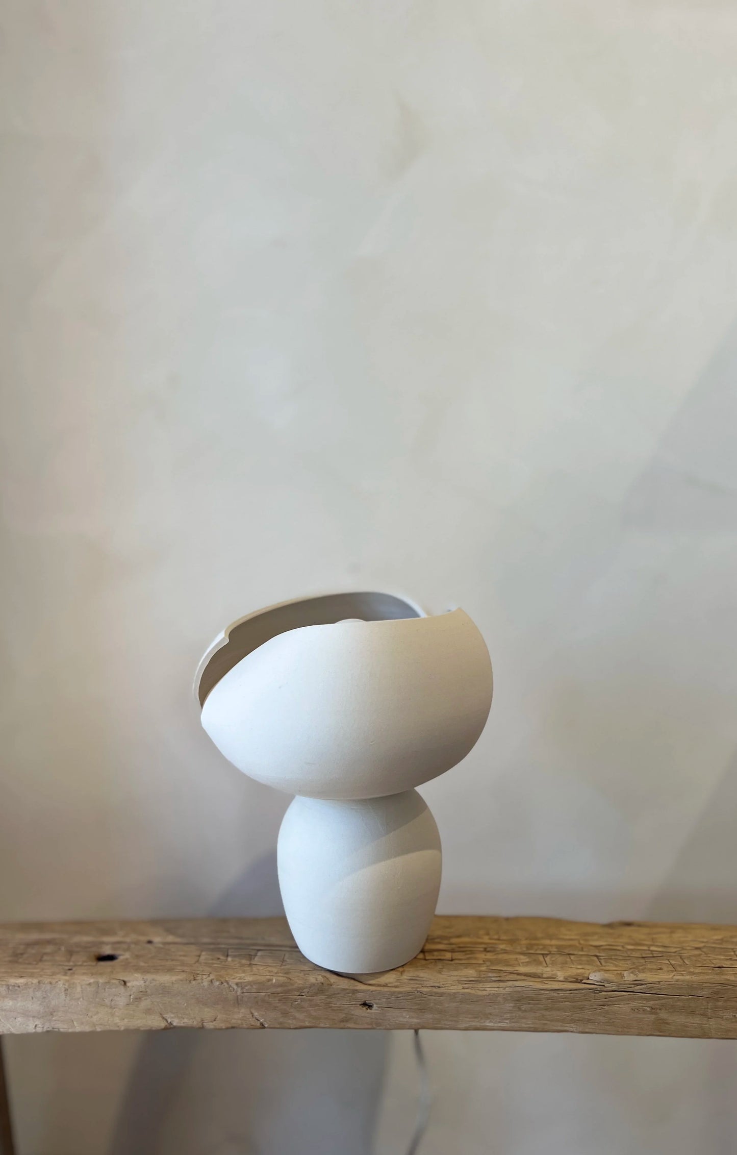 SCULPTURAL CERAMIC LAMP FROST