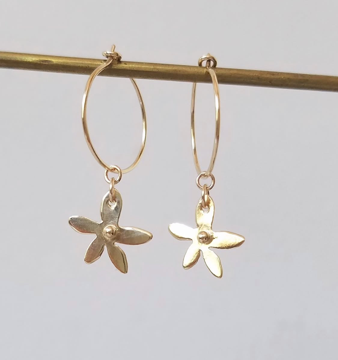 14K GOLD DAISY EARRINGS